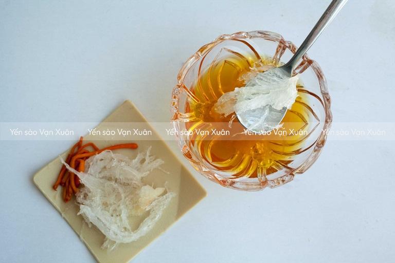 Yến chưng đông trùng hạ thảo có tác dụng lớn với sức khoẻ của người dùng