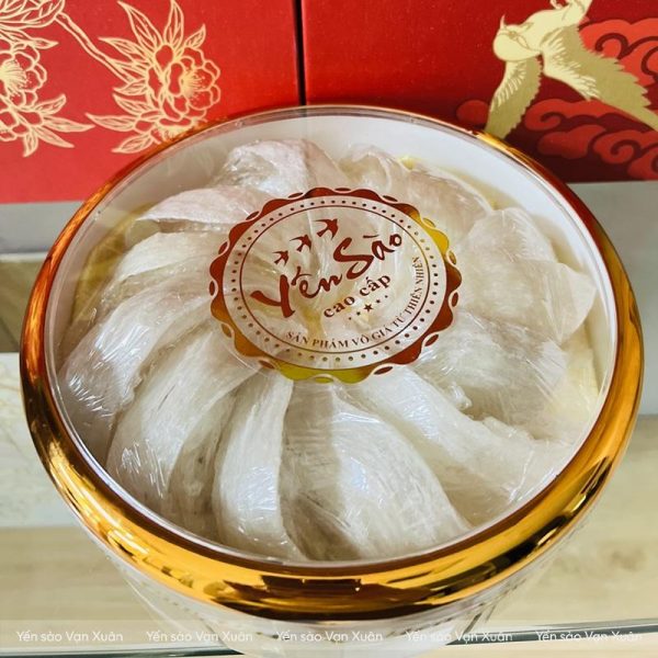 Góc nghiêng yến tinh chế rút lông khô nguyên tổ