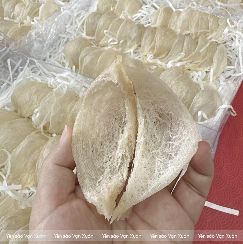Mặt sau yến rút lông khô nguyên tổ tại xưởng