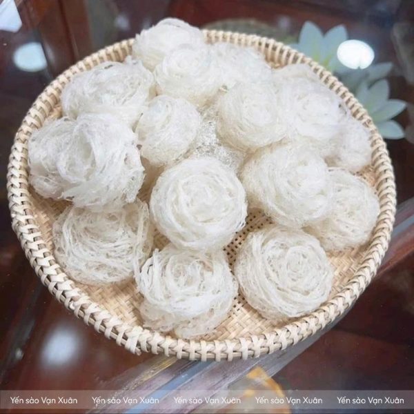 Tổ yến được định hình thành những viên hoa hồng đẹp mắt gồm 80% sợi và xơ mướp
