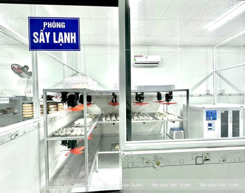 Yến được sấy trong phòng sấy lạnh