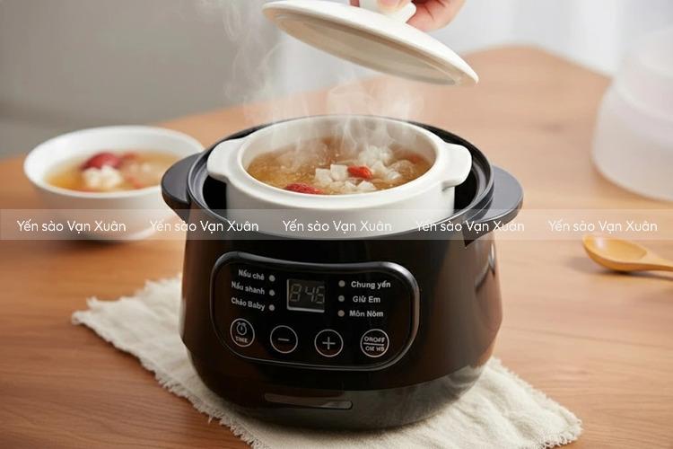 Nếu không có nồi chưng yến vẫn có thể dùng nồi bình thường để chưng cách thuỷ mà vẫn đảm bảo độ ngon và dưỡng chất của yến
