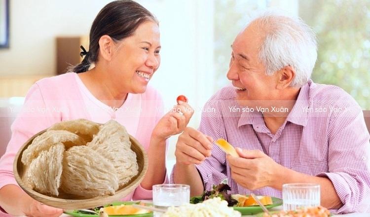 Người già ăn yến đúng cách sẽ phát huy tác dụng tốt nhất