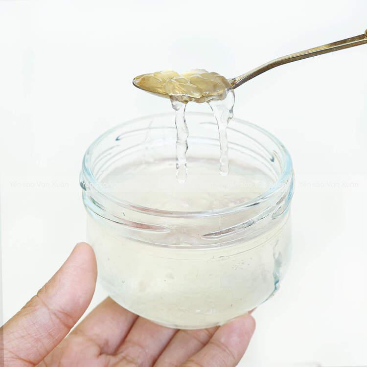 Lượng nước chưng yến cần phù hợp để đảm bảo sợi yến sánh, dai
