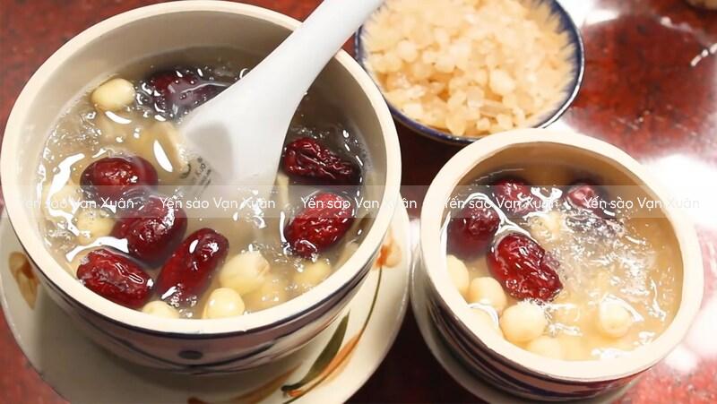 Cách chưng yến đường phèn táo đỏ, kỷ tử, hạt chia, hạt sen thơm ngon 14 Thành phẩm yến chưng táo đỏ và hạt sen thơm ngon, bổ dưỡng