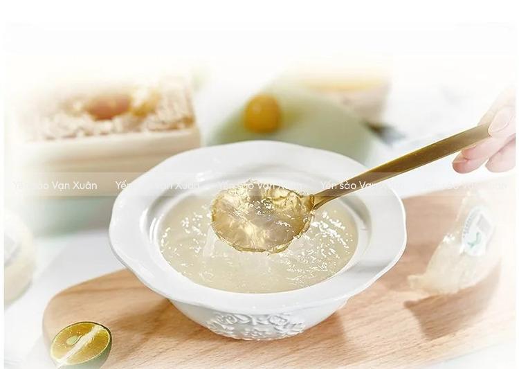 Yến chưng cho trẻ em cần mềm và loãng để dễ ăn