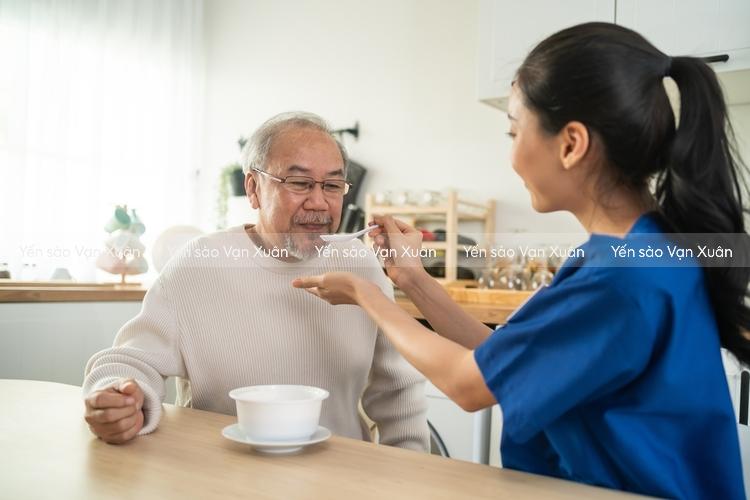 Bệnh nhân ung thư phổi có ăn yến được không? Lợi ích và lưu ý quan trọng 11 Yến sào giúp bệnh nhân ung thư phổi ăn ngon miệng hơn