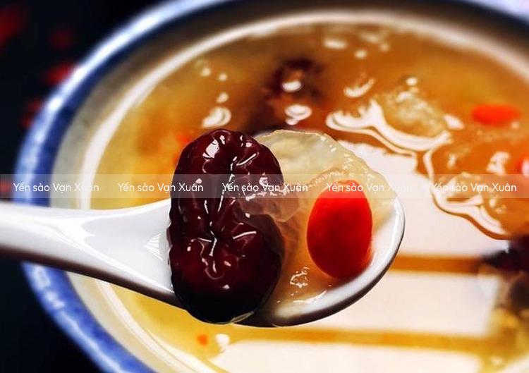 Yến chưng tươi đường phèn táo đỏ hũ 70ml 3 Yến chưng tươi không chất bảo quản, không hương liệu