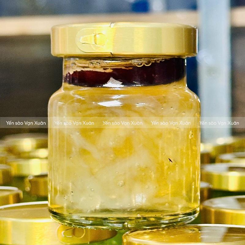 Yến chưng tươi nóng táo đỏ hạt sen 1 Yến chưng tươi nóng táo đỏ hạt sen