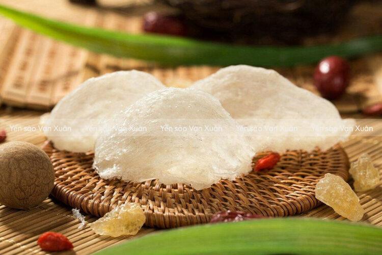 Nên mua yên thô hay yến tinh chế? Cách phân biệt chi tiết từng loại 11 Yến tinh chế tiết kiệm được thời gian sơ chế ban đầu