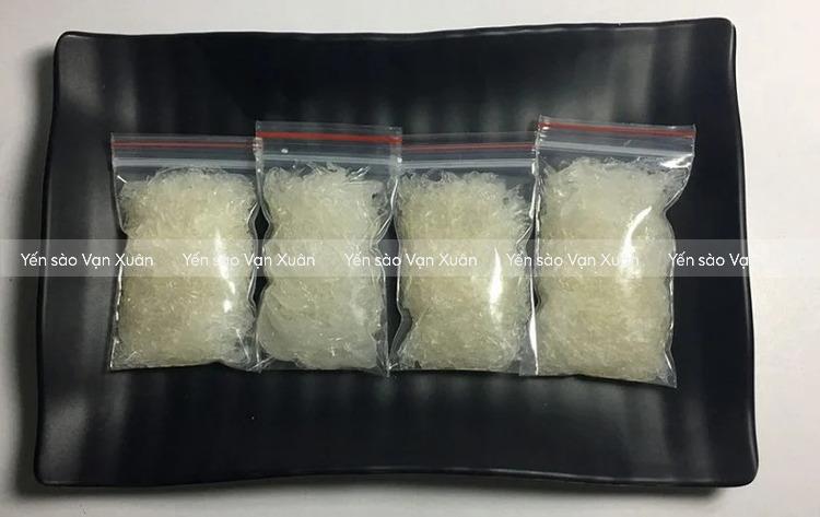 Cách bảo quản yến thô, yến tươi, yến tinh chế, yến đã chưng lâu, không bị mất chất 11 Bảo quản yến tươi ngăn đông nên chia thành túi zip từng phần ăn cho tiện lợi