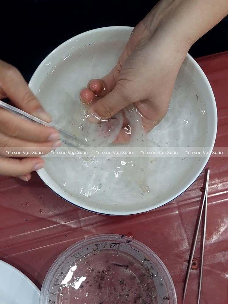 Cách nhặt lông yến bằng dầu ăn đơn giản, dễ thực hiện 13 cach-nhat-long-yen-bang-dau-an-06