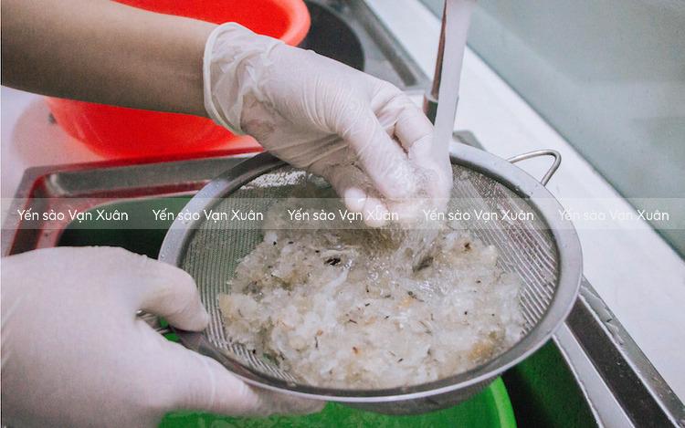 Hướng dẫn cách nhặt lông yến nhanh, không mất chất hiệu quả 13 Dùng rây lọc để loại bỏ lông và bụi bẩn nhỏ