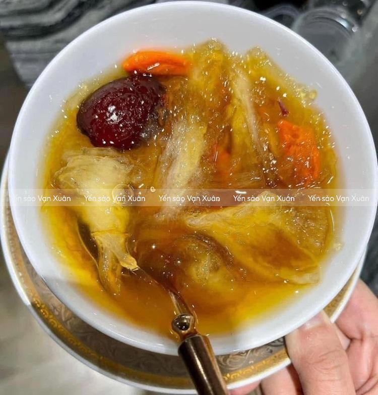 Chân yến là gì? Chân yến và tổ yến cái nào tốt hơn? Nên chọn loại nào 13 Chân yến chưng lên sẽ dai, giòn hơn các phần khác của tổ yến