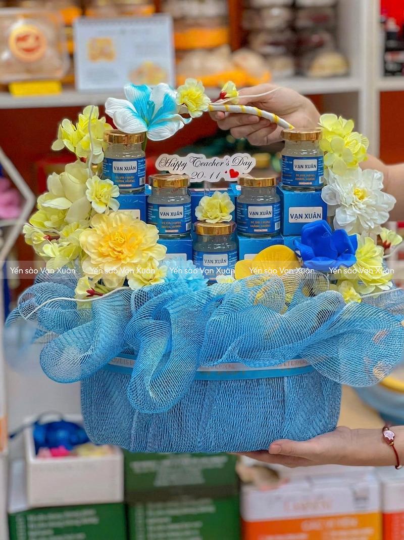 Hộp 6 hũ yến chưng đường phèn Nam Dược 23 Giá giỏ quà tặng yến sào phụ thuộc vào nhiều yếu tố