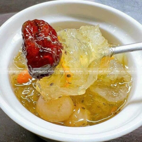 Yến chưng tươi hàm lượng yến nhiều, đặc