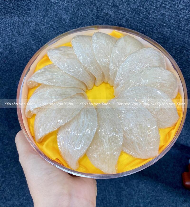 Yến tinh chế đã được làm sạch, đóng gói chỉn chu nên phù hợp cả chế biến tại nhà và làm quà tặng