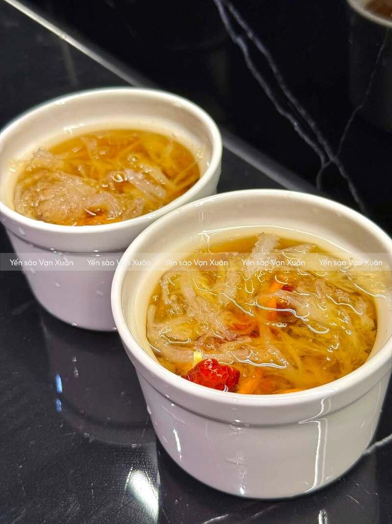 Yến sào cho người già, người lớn tuổi nên chọn loại nào tốt? 16 Chọn yến tinh chế cho người già sẽ dễ dàng điều chỉnh khẩu phần ăn cũng các nguyên liệu khác, chi phí cũng tiết kiệm hơn