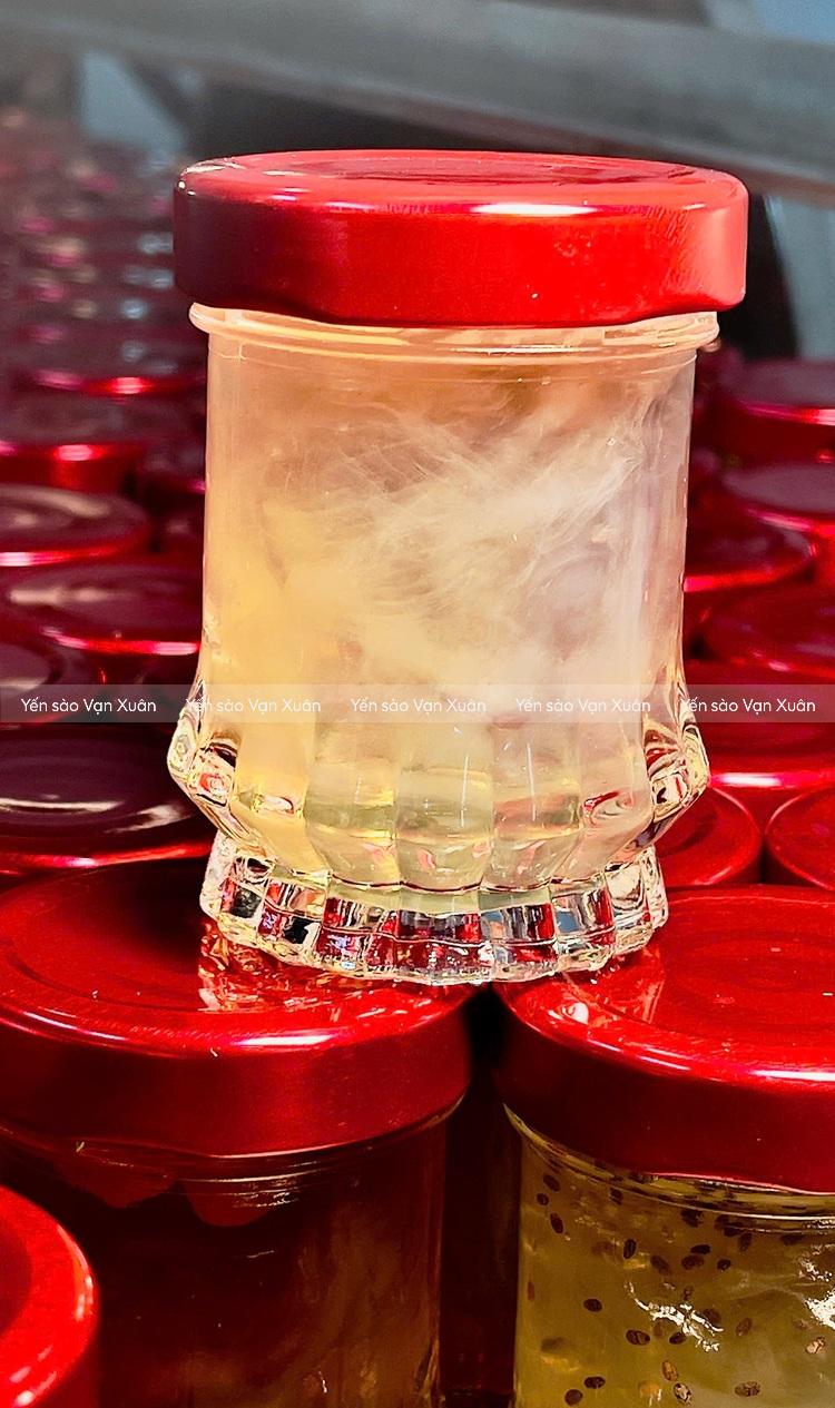 Yến sào có được mang qua Úc không? Quy định cần biết trước khi nhập cảnh 10 Yến chưng tươi không phải là sản phẩm công nghiệp, có quy trình kiểm định rõ ràng mà là sản phẩm thủ công nên khó mang qua Úc